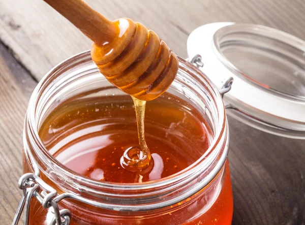 mixing honey